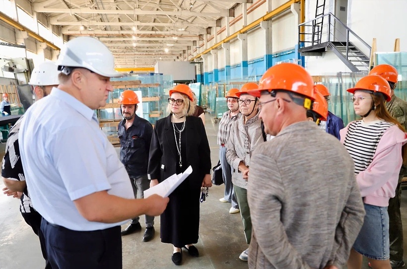 В рамках программы «Промышленный туризм» в Солнечногорске состоялась экскурсия для участников специальной военной операции и членов их семей на нашем производстве.